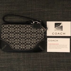 NWT Coach Mini Signature SM Skinny Wristlet